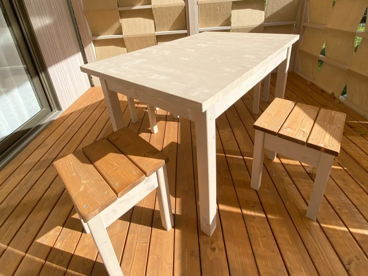 Arredo da esterno in legno realizzato su misura — Foto 3
