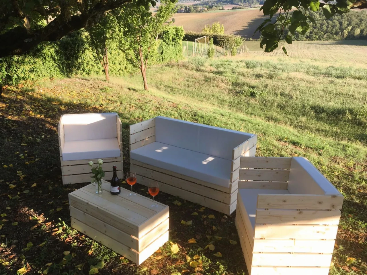 Arredo da esterno in legno realizzato su misura — Foto 5