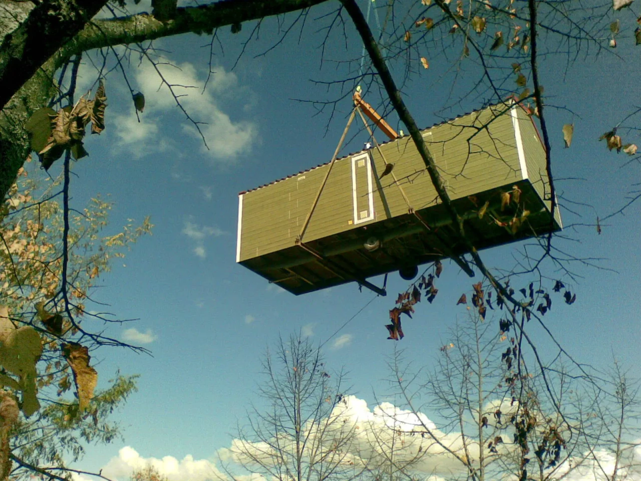 Casa mobile durante le operazioni di posizionamento e installazione — Foto 6